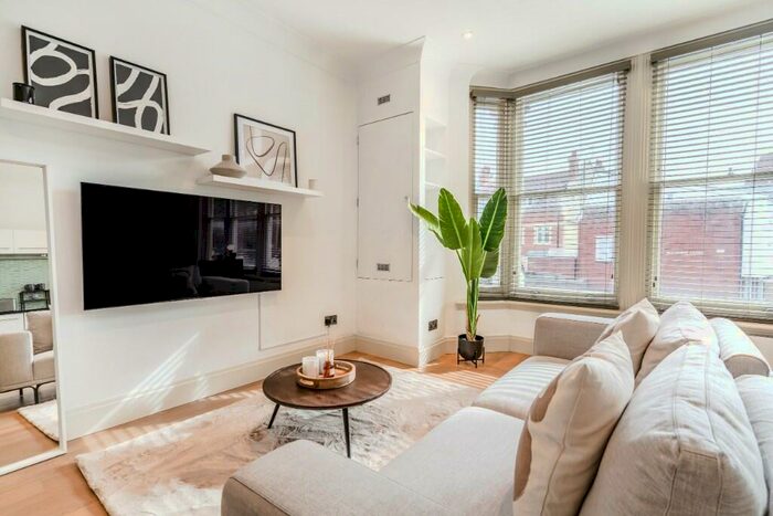 1 Bedroom Apartment To Rent In - W Ham Ln, London, E15