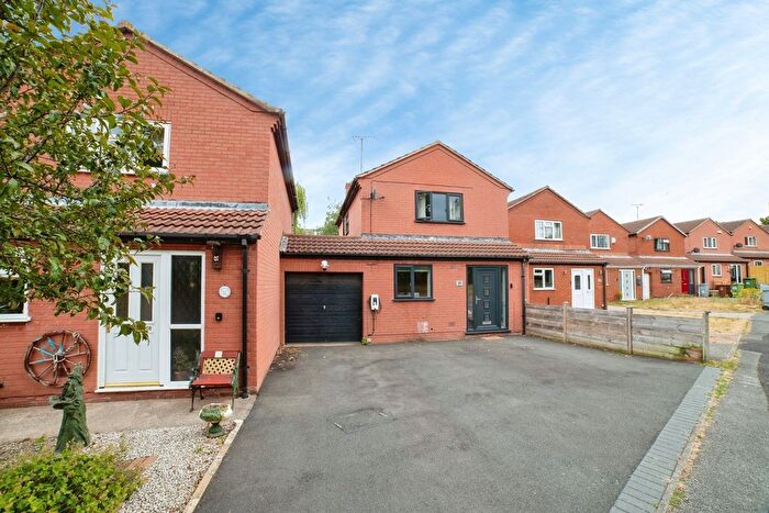 3 Bedroom Link Detached House For Sale In Curzon Close, Rainworth, Mansfield, Nottinghamshire, NG21
