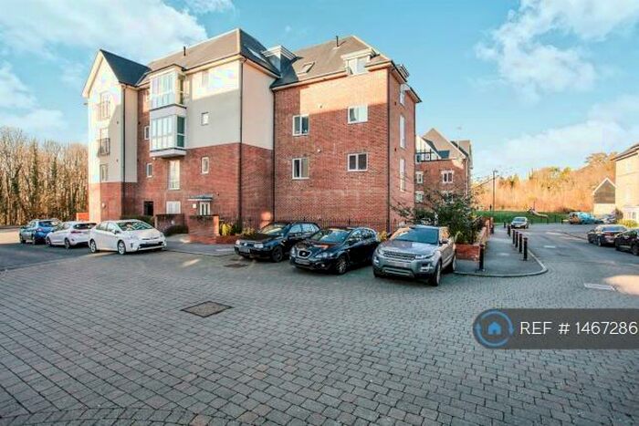 1 Bedroom Flat To Rent In Stone Court, Crawley, RH10
