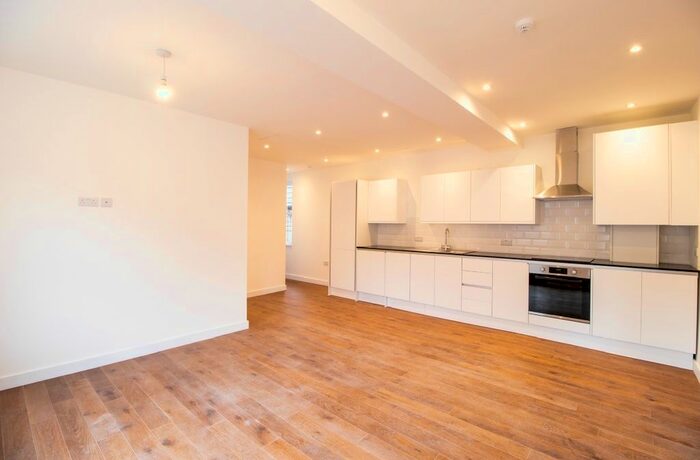 2 Bedroom Flat To Rent In Union Street, London, EN5