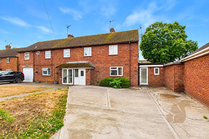 3 Bedroom Semi-Detached House For Sale In Hazell Avenue, Colchester, CO2