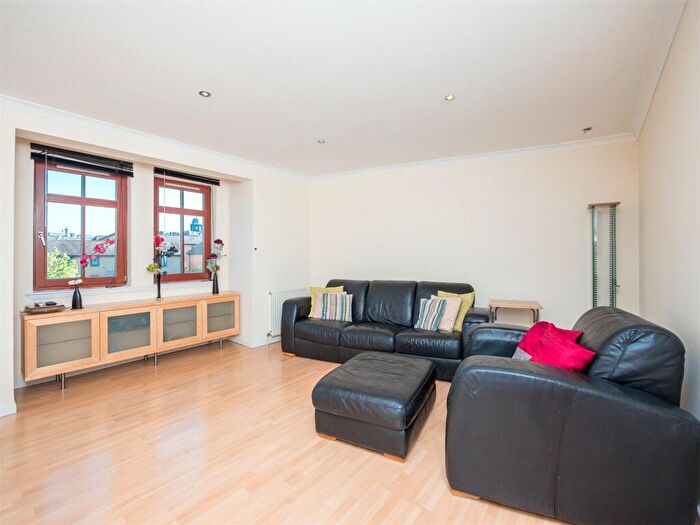 3 Bedroom Flat To Rent In East Cromwell Street, Edinburgh, EH6