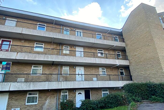 1 Bedroom Property For Sale In Ryedene Close, Basildon, SS16