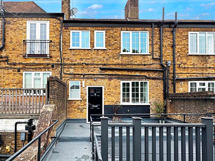 3 Bedroom Flat To Rent In Chesham Road, Amersham, HP6