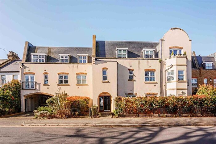 2 Bedroom Flat For Sale In Acton Lane, London, W4