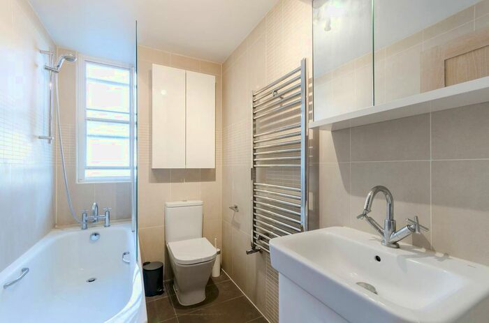 2 Bedroom Flat To Rent In Kingston Hill, Kingston Hill, Kingston Upon Thames, KT2