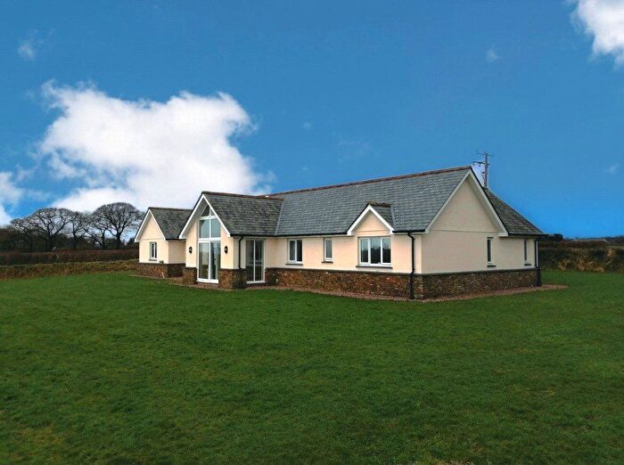 Property To Rent In Meadowfield Bungalow, Holsworthy, EX22