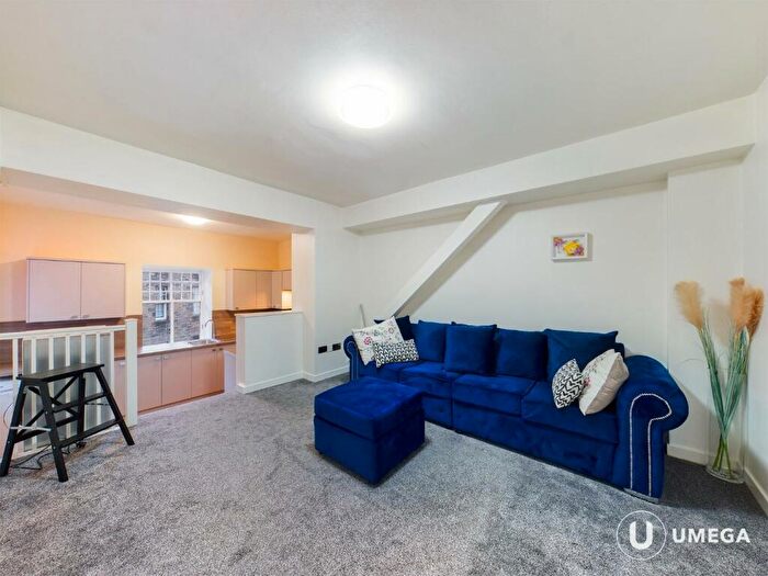 2 Bedroom Flat To Rent In Glen Street, Tollcross, Edinburgh, EH3