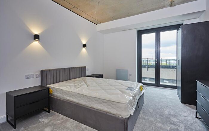 2 Bedroom Apartment To Rent In Apt . :: One Silk Street, M4