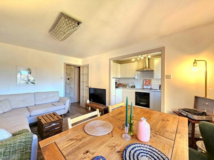 1 Bedroom Flat To Rent In Brendon Grove, London, N2