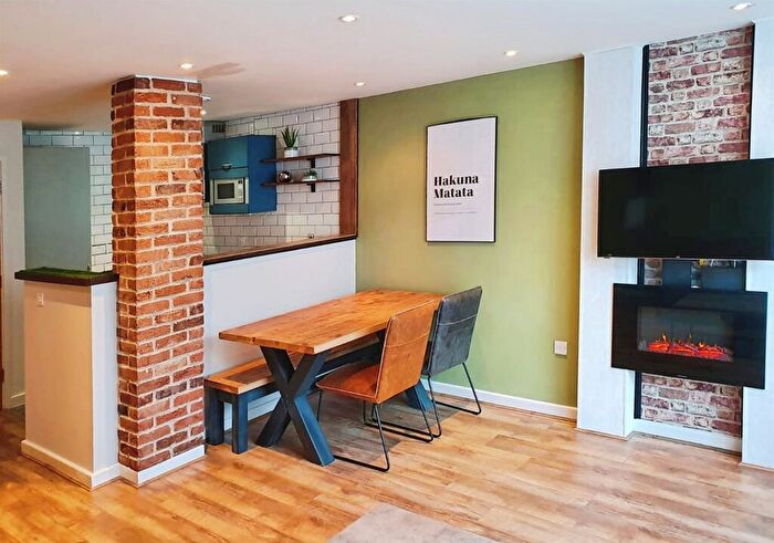 2 Bedroom Apartment For Sale In Beckhampton Street, Swindon, SN1