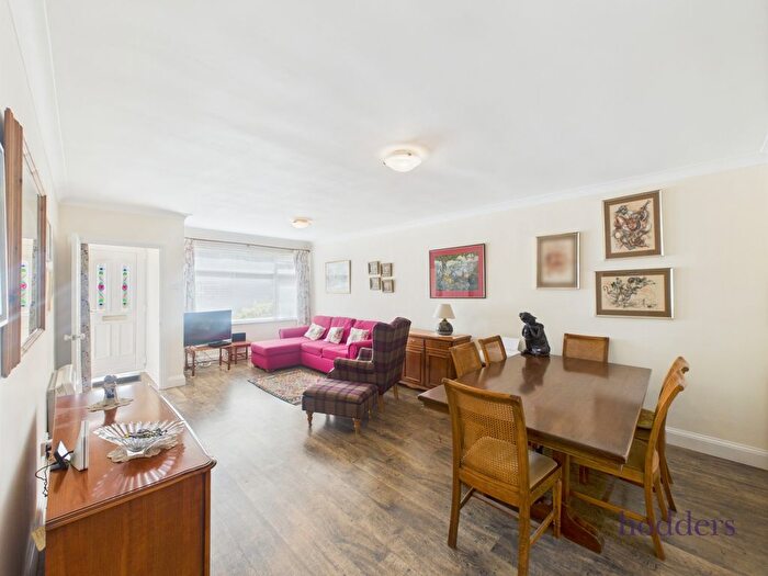 2 Bedroom Maisonette For Sale In Frenchaye, Addlestone, Surrey, KT15