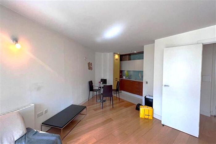 1 Bedroom Apartment To Rent In St William's Court, Gifford Street, Kings Cross, Islington, London, N1