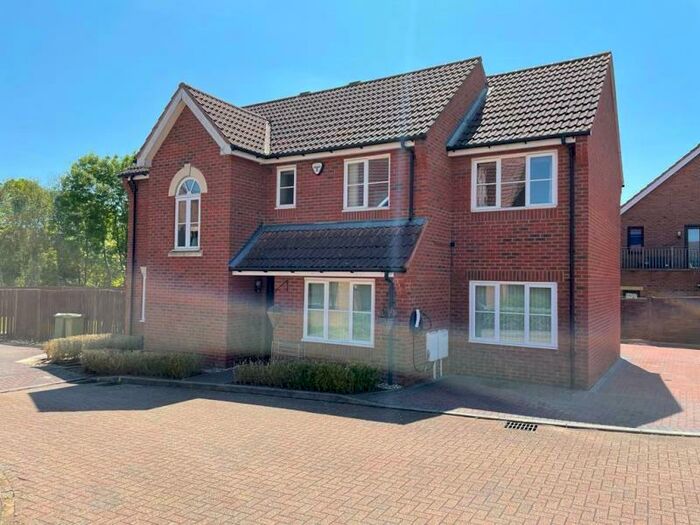 4 Bedroom Detached House To Rent In Earlshall Place, Westcroft, MK4