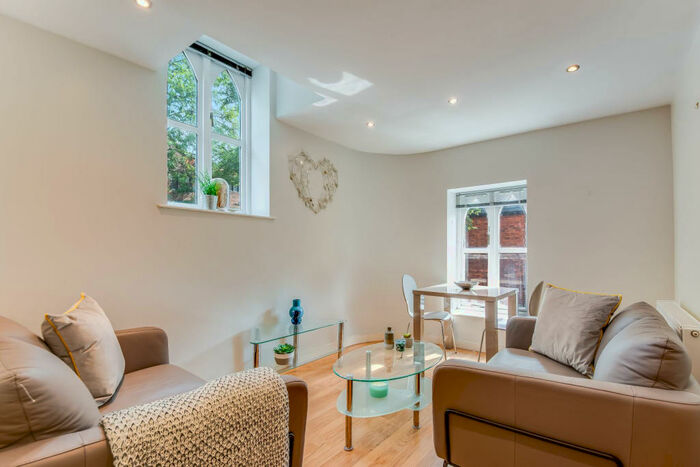 2 Bedroom House To Rent In Hyde Terrace, Leeds, LS2