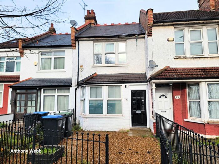 2 Bedroom Terraced House To Rent In Barrowell Green, Winchmore Hill, N21