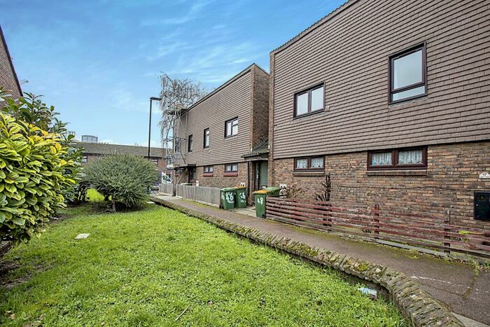 1 Bedroom Apartment To Rent In Birch Close, London, E16