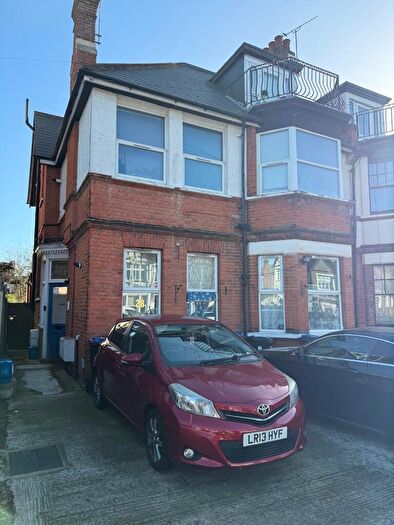 2 Bedroom Apartment For Sale In Valkyrie Road, Westcliff-On-Sea, Essex, SS0