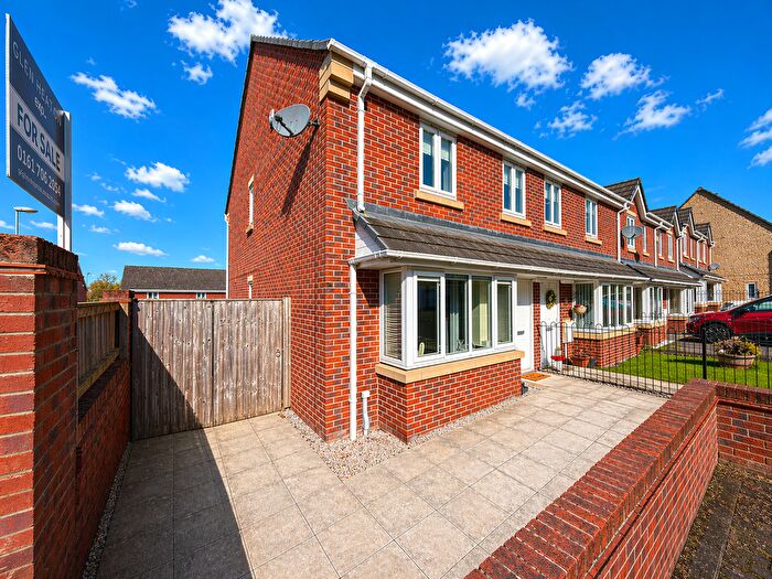 3 Bedroom End Terrace House For Sale In Ashby Gardens, Hyde, SK14
