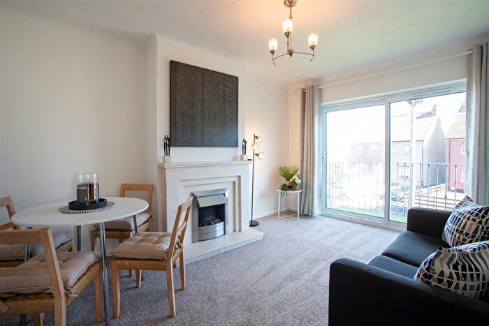 2 Bedroom Maisonette For Sale In Stonehouse Lane, Willenhall, Coventry, CV3