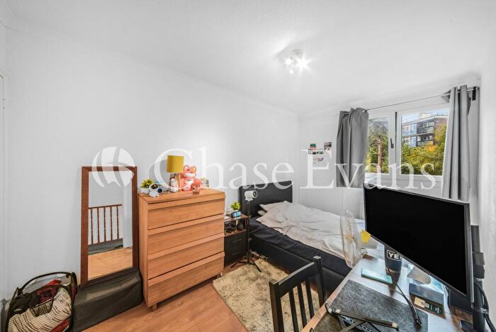 3 Bedroom Flat For Sale In Seyssel Street, Isle Of Dogs, London, E14