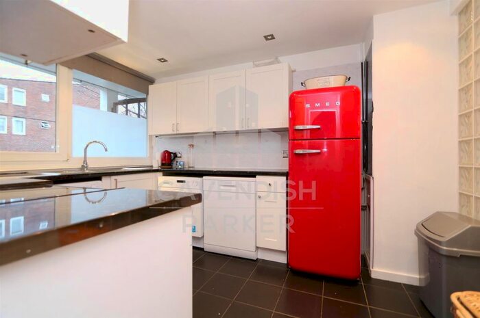 3 Bedroom Flat To Rent In Twyford Street, Islington, London, N1