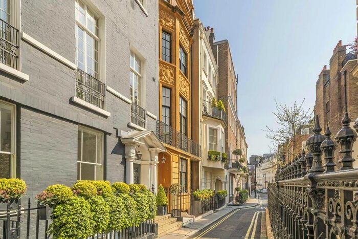 2 Bedroom Flat To Rent In Charles Street, London, W1J