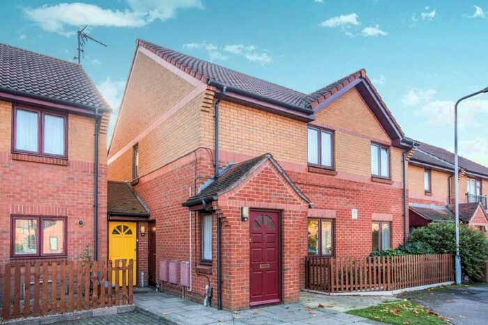 2 Bedroom Flat To Rent In Higham Street, London, E17