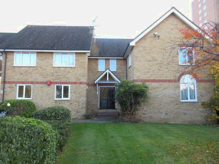 2 Bedroom Ground Flat To Rent In Cambridge Road, Southend-On-Sea, SS1