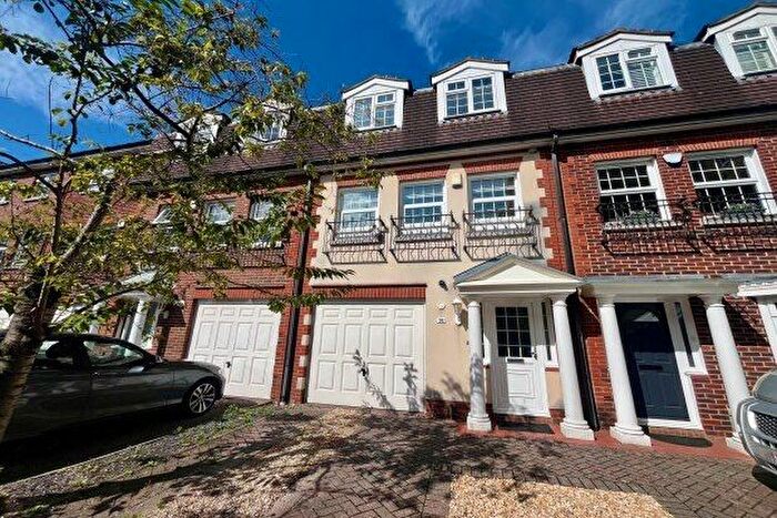 4 Bedroom Town House To Rent In Ventry Close, Poole, BH13