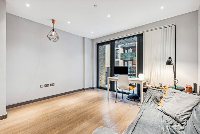 1 Bedroom Flat To Rent In Dray House, Bellwether Lane, SW18