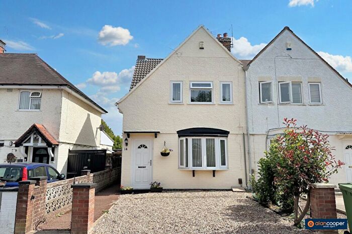 3 Bedroom Semi-Detached House For Sale In Ivanhoe Avenue, Attleborough, Nuneaton, CV11