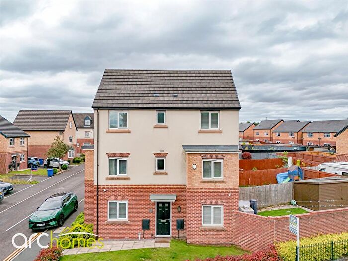 5 Bedroom Semi-Detached House For Sale In North Road, Atherton, Manchester, M46