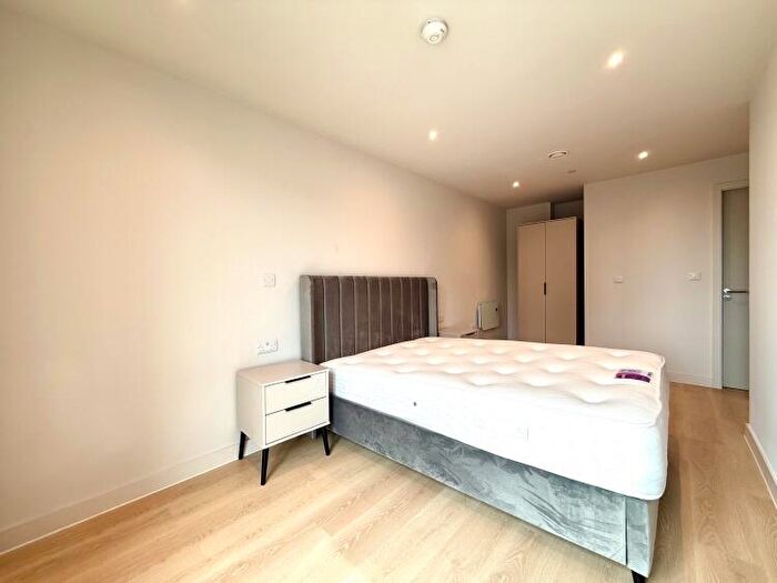 2 Bedroom Apartment To Rent In Waterhouse Gardens Dutton Street, M3