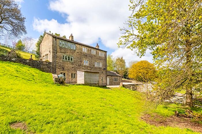 4 Bedroom Detached House For Sale In Scammonden, Huddersfield, HD3