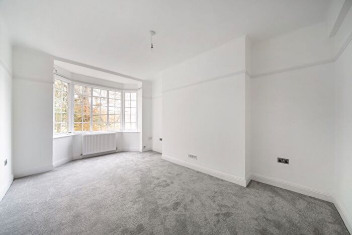 3 Bedroom Flat To Rent In Hyde Vale, Greenwich, SE10