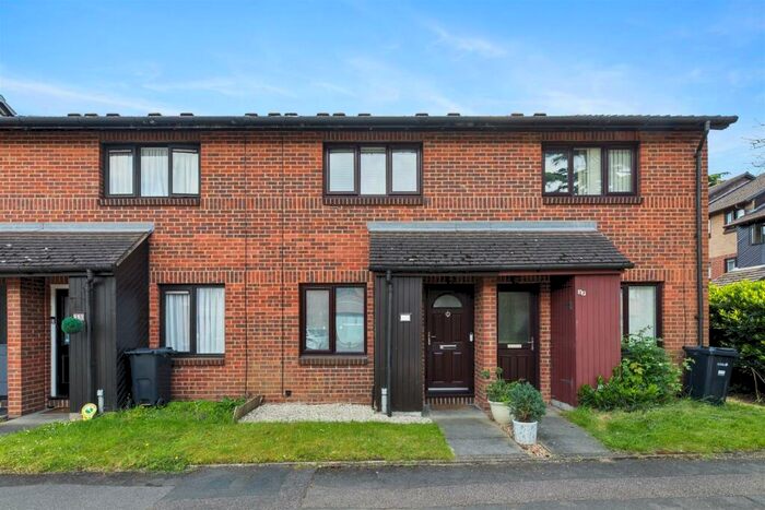 2 Bedroom Terraced House For Sale In Alders Close, Wanstead, E11