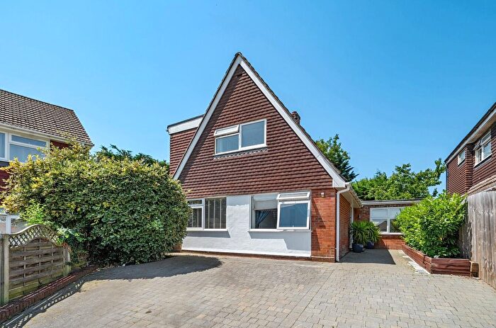 4 Bedroom Detached House To Rent In Willow Way, Farnham, Surrey, GU9