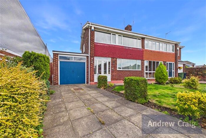 3 Bedroom Semi Detached House For Sale In Elgin Court, Bill Quay, NE10