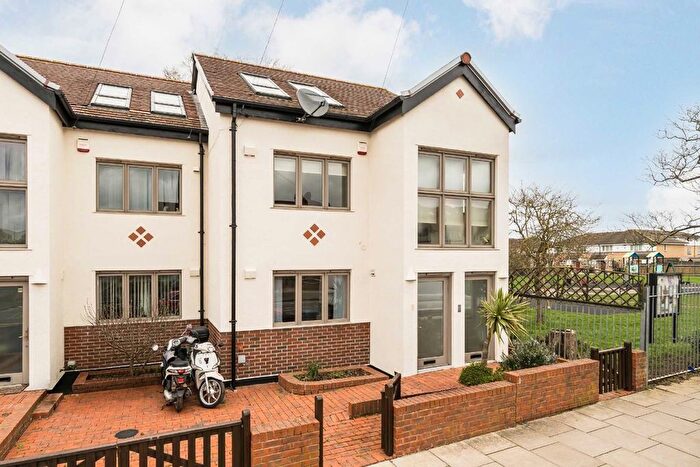 2 Bedroom Flat For Sale In Stanford Road, London, SW16