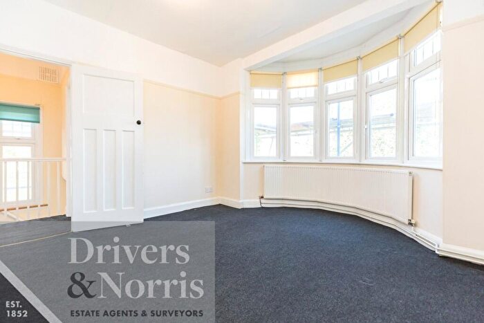 1 Bedroom Apartment To Rent In Warlters Road, Holloway, London, N7
