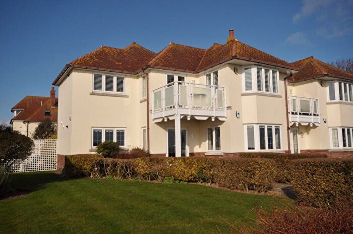3 Bedroom Flat For Sale In Winchester Road, Frinton-on-sea, CO13