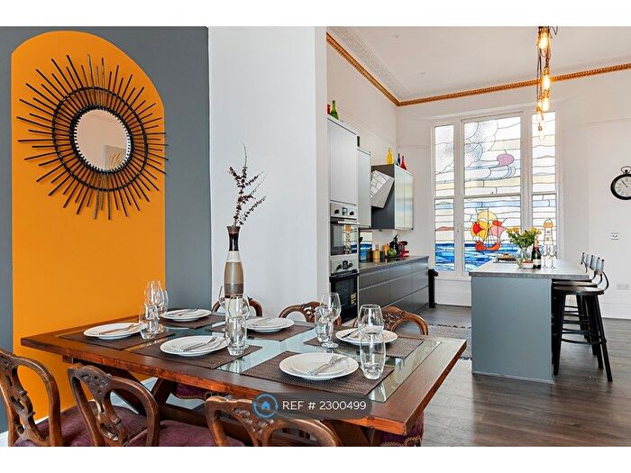 2 Bedroom Flat To Rent In Powderham Terrace, Teignmouth, TQ14