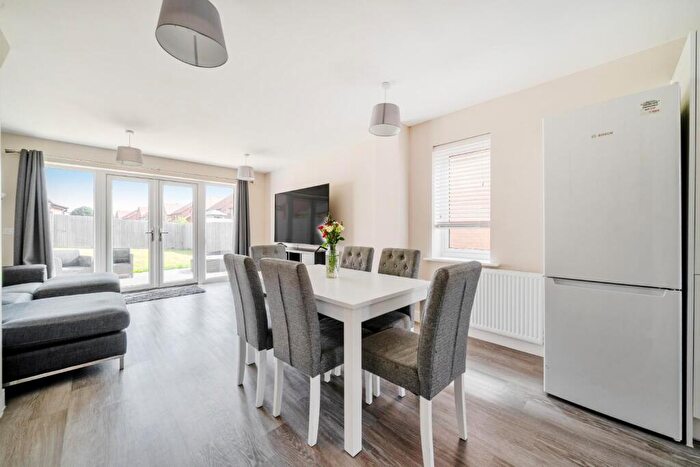 3 Bedroom Town House For Sale In Chalk Way, Drayton, PO6