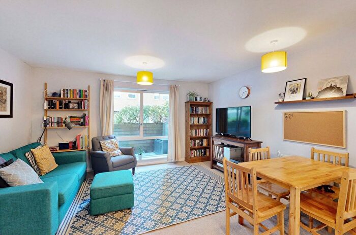 2 Bedroom Maisonette For Sale In Barge Walk, Greenwich, SE10