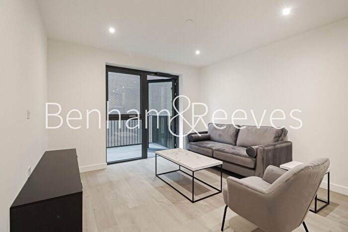 1 Bedroom Flat To Rent In Scarlet Court, Woodberry Park, N4