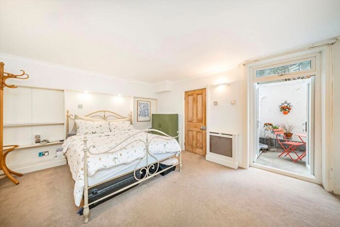 1 Bedroom Flat To Rent In Cheyne Walk, Chelsea, SW10
