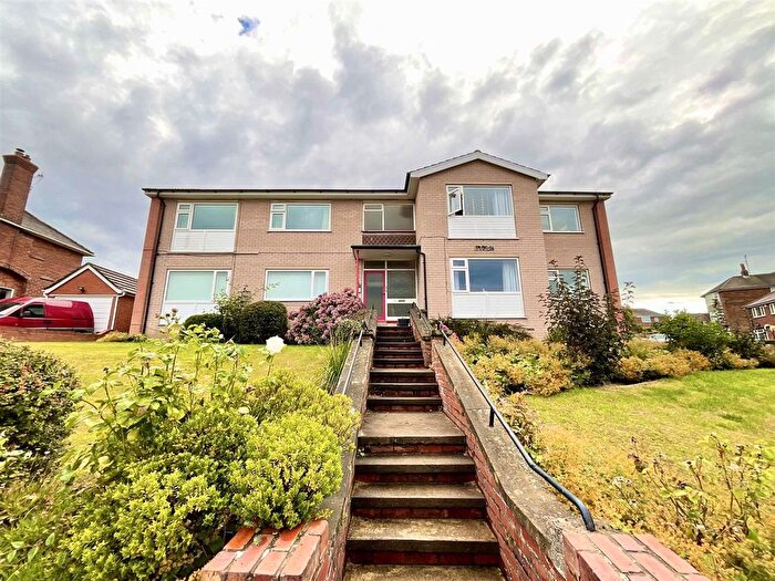 2 Bedroom Flat For Sale In Lowdale Avenue, Scarborough, YO12