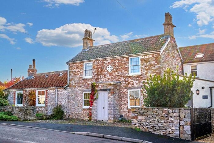 4 Bedroom Property For Sale In The Square, Alveston, BS35