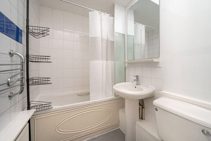 4 Bedroom Terraced House To Rent In The Common, Stratford, London, E15